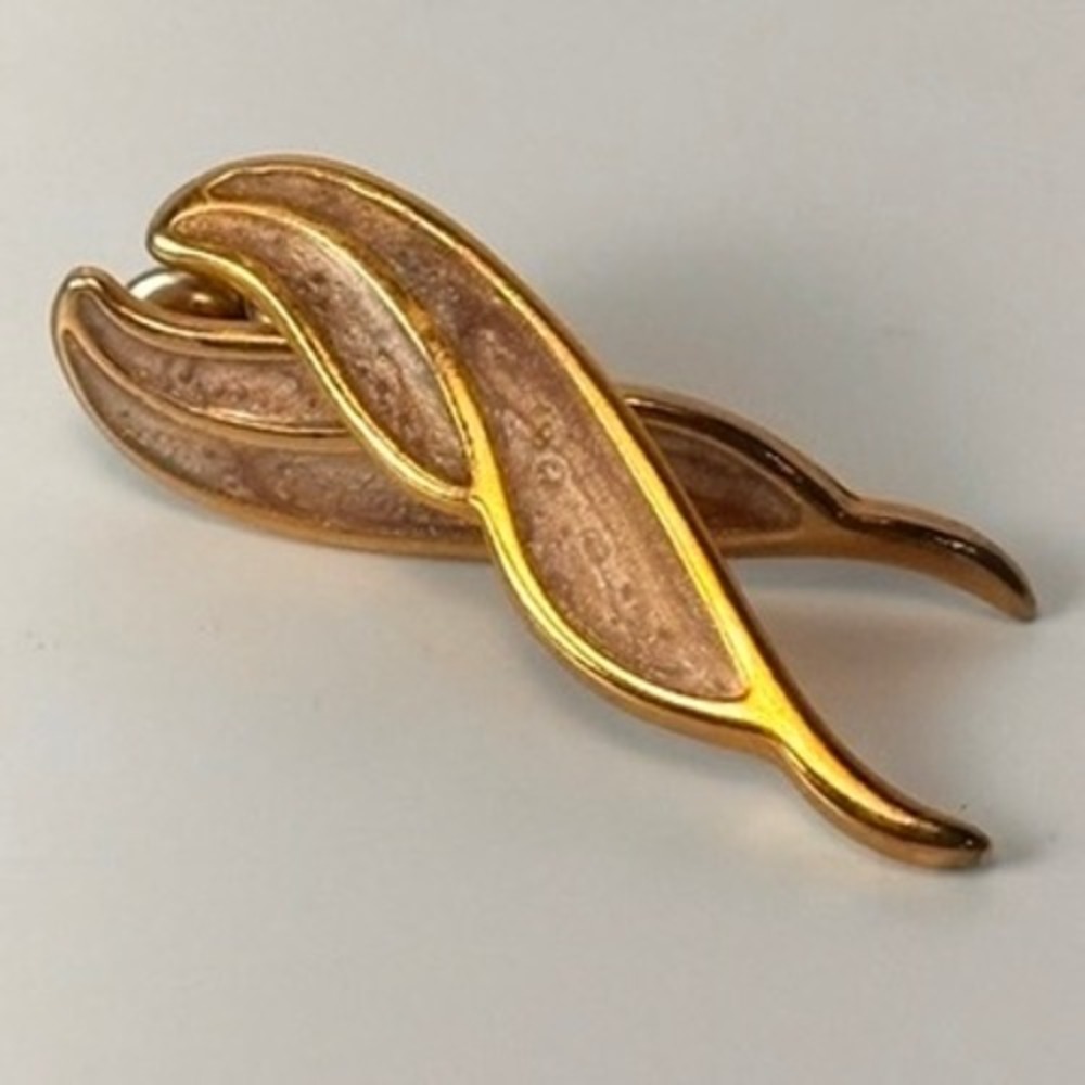 Vintage Angel Wings Earrings Gold Tone Painted Enamel Peach Whimsygoth